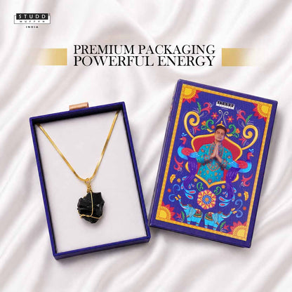Obsidian Pendant with Veloré Snake Chain – 18K Gold-Tone