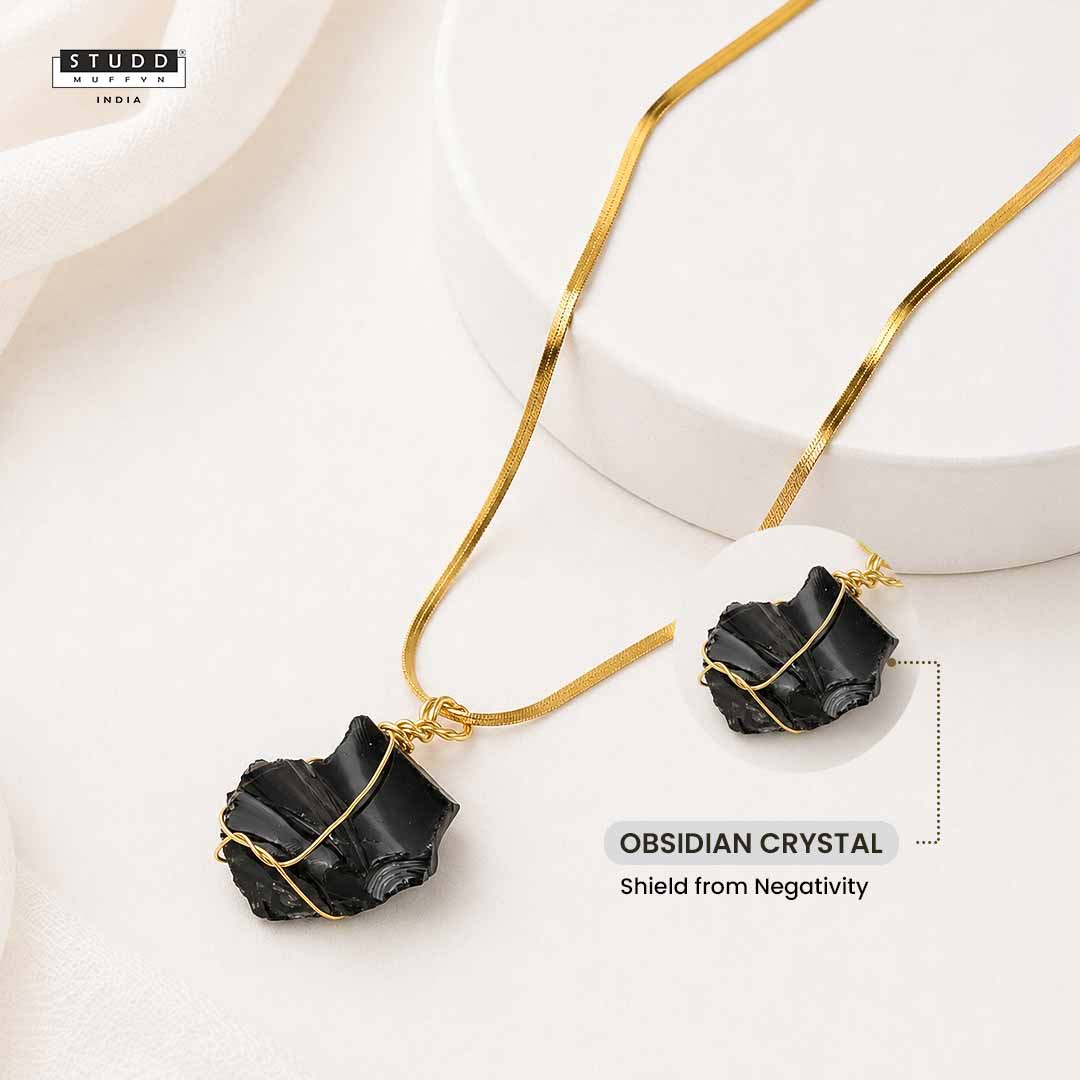 Obsidian Pendant with Veloré Snake Chain – 18K Gold-Tone