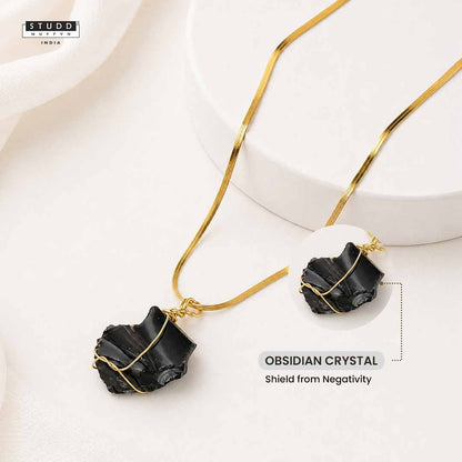 Obsidian Pendant with Veloré Snake Chain – 18K Gold-Tone